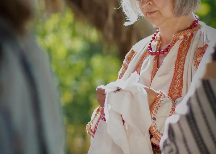 Κάμπινγκ La Colibe, Catun Arhaic Ecologic *