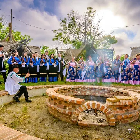 Кемпинг La Colibe, Catun Arhaic Ecologic Корбу