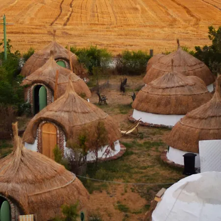 La Colibe, Catun Arhaic Ecologic Кемпинг