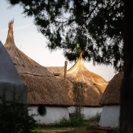 La Colibe, Catun Arhaic Ecologic Кемпинг