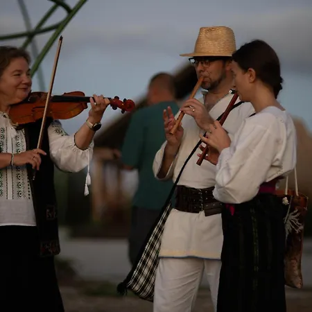 La Colibe, Catun Arhaic Ecologic Kemping *