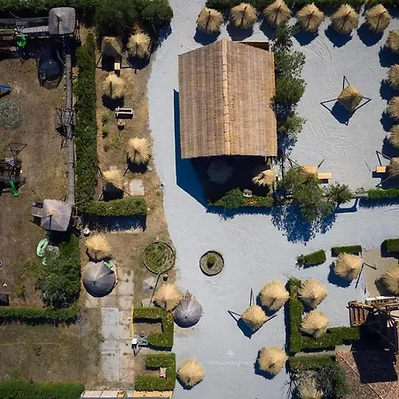 La Colibe, Catun Arhaic Ecologic Кемпинг