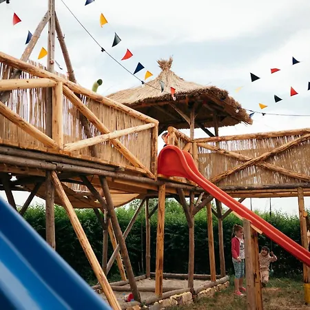 캠프장 La Colibe, Catun Arhaic Ecologic *
