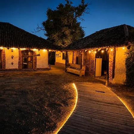 La Colibe, Catun Arhaic Ecologic Кемпинг *