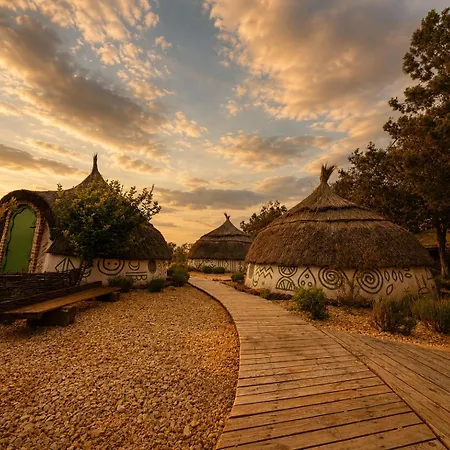 Кемпинг La Colibe, Catun Arhaic Ecologic Корбу