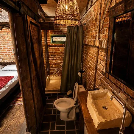 キャンプ場 La Colibe, Catun Arhaic Ecologic *