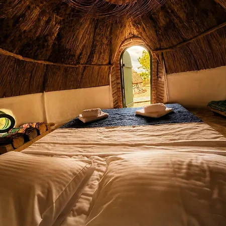 キャンプ場 La Colibe, Catun Arhaic Ecologic コルブ