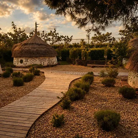 La Colibe, Catun Arhaic Ecologic Кемпинг
